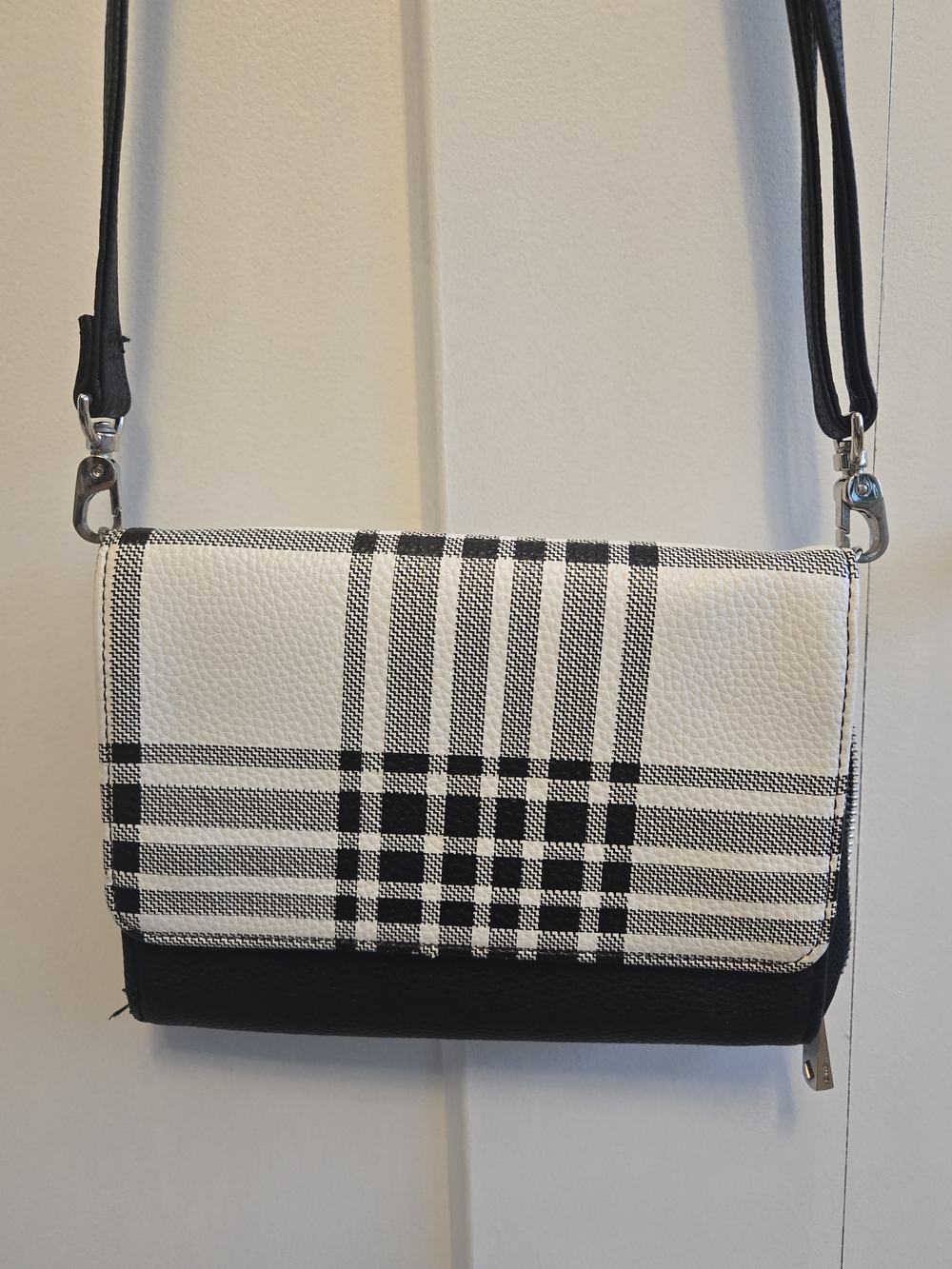 thirty-one Black and White Plaid Crossbody Bag - Picture 1 of 8